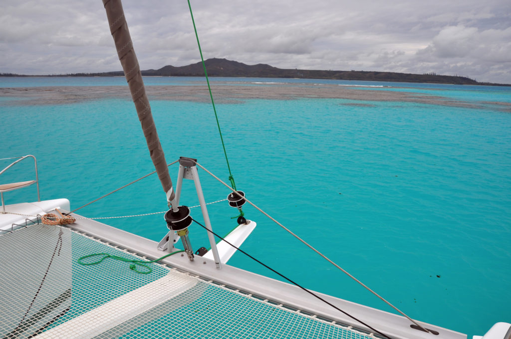 lagon bleu de Nouvelle-Calédonie, vue du catamaran